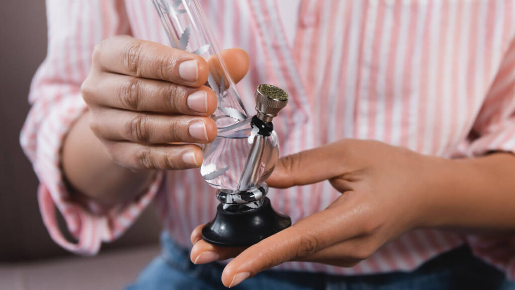 ¿La parafernalia de droga implica un delito?