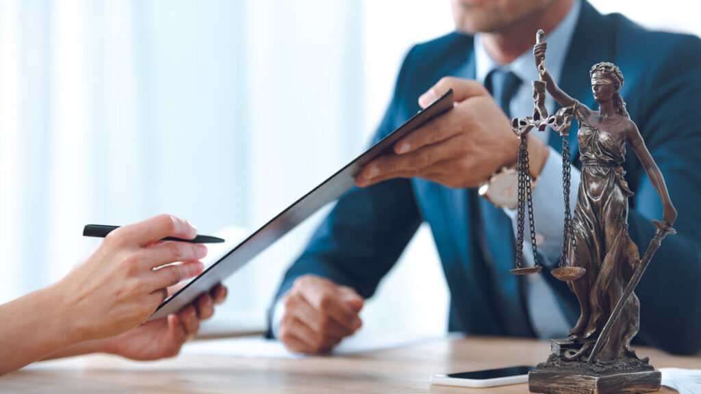 Si un abogado renuncia hay que pagar